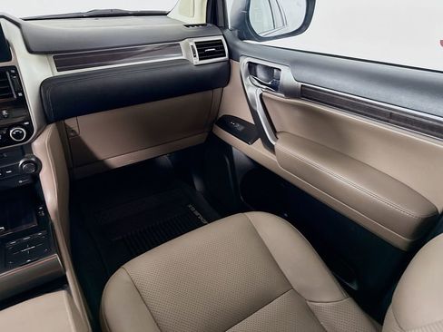 Used 2023 Lexus GX 460 Luxury image 24
