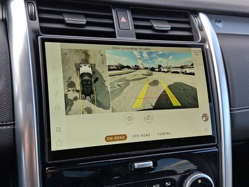 Used 2024 Land Rover Discovery Dynamic SE image 24