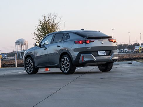 Certified 2025 BMW X2 xDrive28i w/ Premium Package image 3