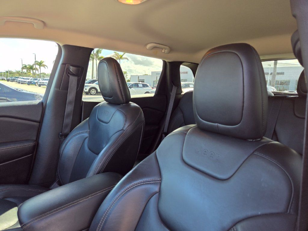 Used 2017 Jeep Cherokee Limited w/ Technology Group FWD image 27