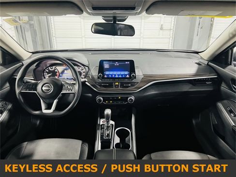 Used 2024 Nissan Altima 2.5 SV image 4