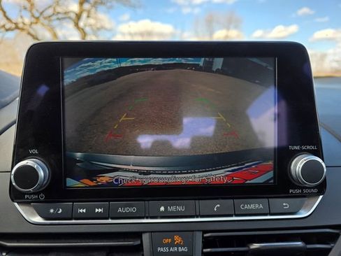 Used 2023 Nissan Altima 2.5 SV image 14