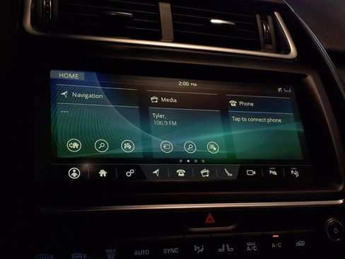 Used 2020 Jaguar E-PACE SE image 18