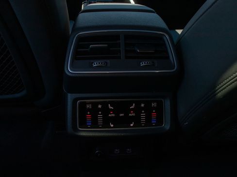 Used 2021 Audi e-tron Premium Plus w/ Premium Plus Package image 15