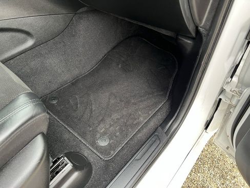 Used 2022 Jeep Grand Cherokee Laredo X image 10