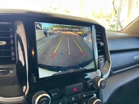 Used 2019 RAM 1500 Big Horn AWD/4WD image 9