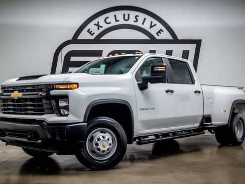 Used 2025 Chevrolet Silverado 3500 W/T AWD/4WD image 1