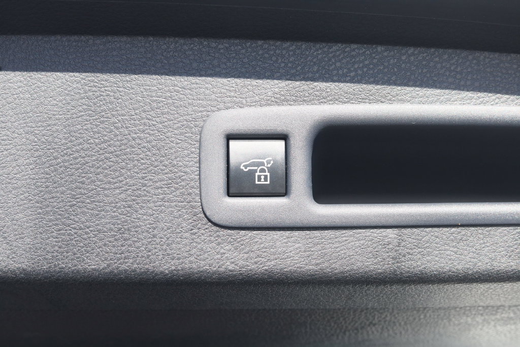 Used 2025 Toyota Sienna Platinum AWD/4WD image 14