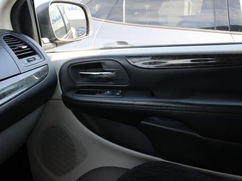 Used 2014 Dodge Grand Caravan SXT FWD image 18