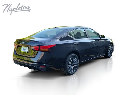 Used 2024 Nissan Altima 2.5 SV FWD image 6