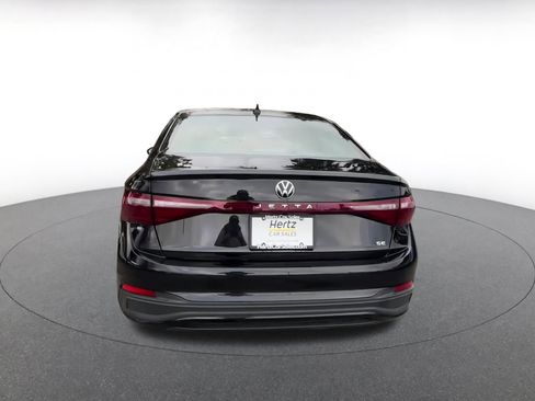 Used 2025 Volkswagen Jetta SE image 12