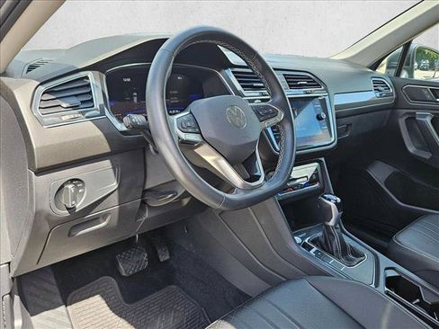 Used 2023 Volkswagen Tiguan SE FWD image 9