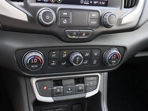 Used 2022 GMC Terrain SLE w/ Driver Convenience Package FWD image 17