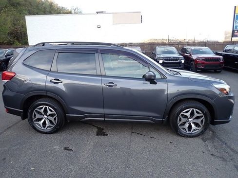 Used 2020 Subaru Forester Premium image 8