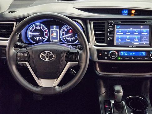 Used 2015 Toyota Highlander XLE image 27