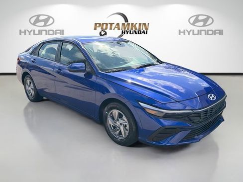 New 2026 Hyundai Elantra SE image 3