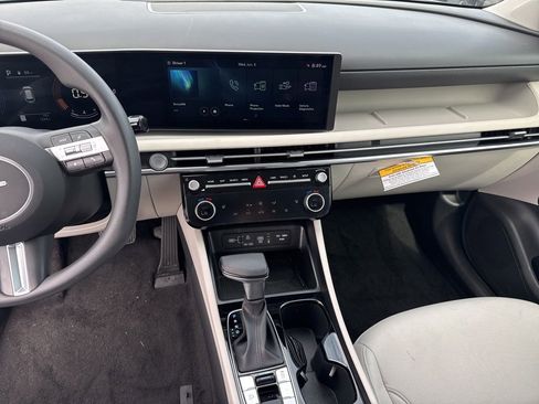 Used 2025 Hyundai Tucson SEL FWD image 8