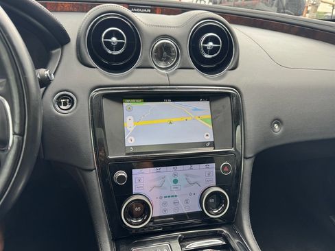 Used 2017 Jaguar XJ R-Sport image 9