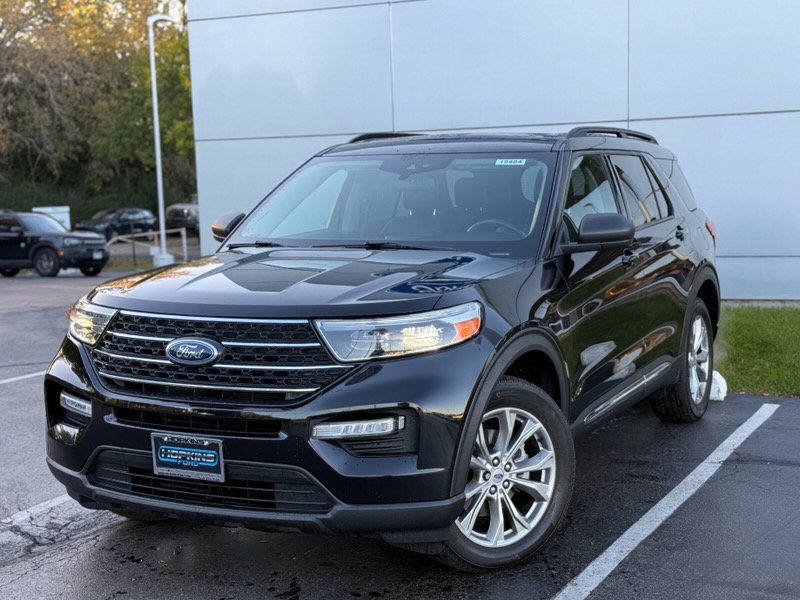 Used 2022 Ford Explorer XLT w/ Equipment Group 202A AWD/4WD image 2