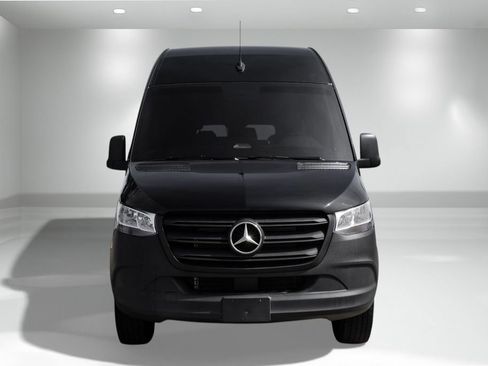 Used 2025 Mercedes-Benz Sprinter 2500 w/ Dashboard Charging Package image 4