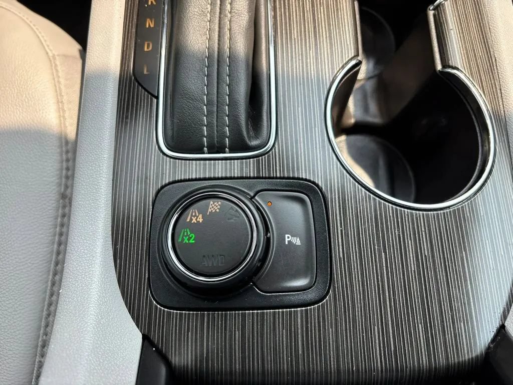 Used 2017 GMC Acadia SLT AWD/4WD image 33