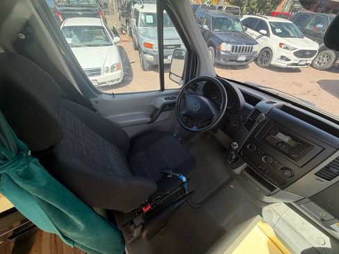 Used 2018 Mercedes-Benz Sprinter 2500 image 21