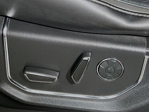 Used 2017 Ford F150 Platinum w/ Equipment Group 701A Luxury image 16