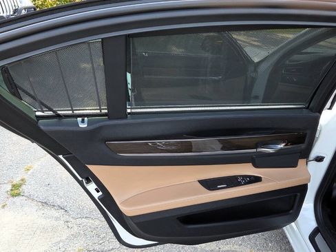 Used 2011 BMW 750Li xDrive AWD/4WD image 52