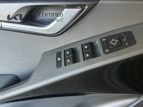 Certified 2023 Kia Niro Wind FWD image 12