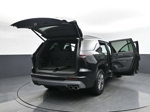 Used 2024 Chevrolet Traverse LT FWD image 32