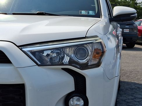 Used 2015 Toyota 4Runner SR5 Premium AWD/4WD image 8