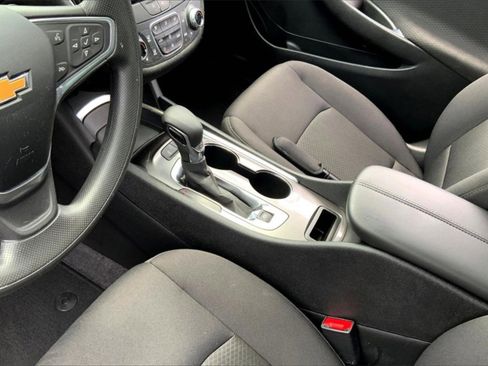 Used 2022 Chevrolet Malibu LT FWD image 18