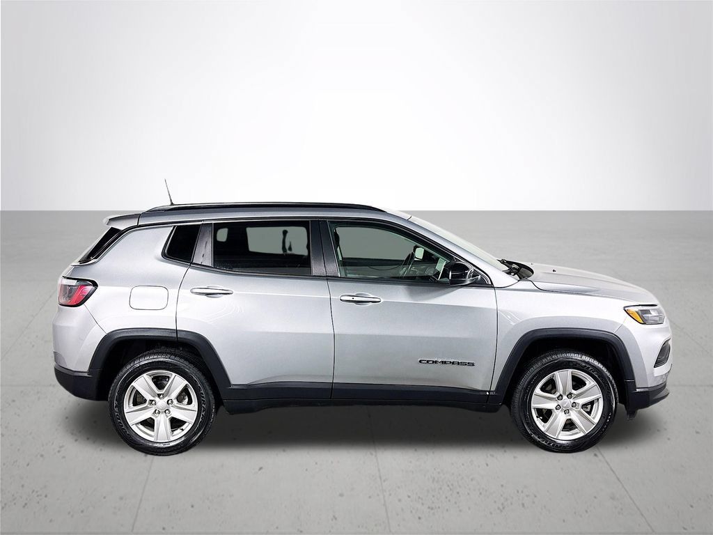 Used 2022 Jeep Compass Latitude w/ Convenience Group AWD/4WD image 5