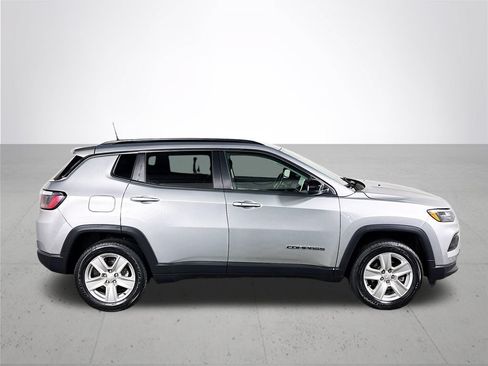 Used 2022 Jeep Compass Latitude w/ Convenience Group AWD/4WD image 5