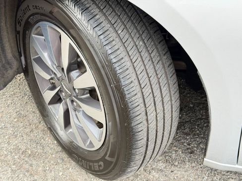 Used 2022 Chrysler Pacifica Touring-L FWD image 84