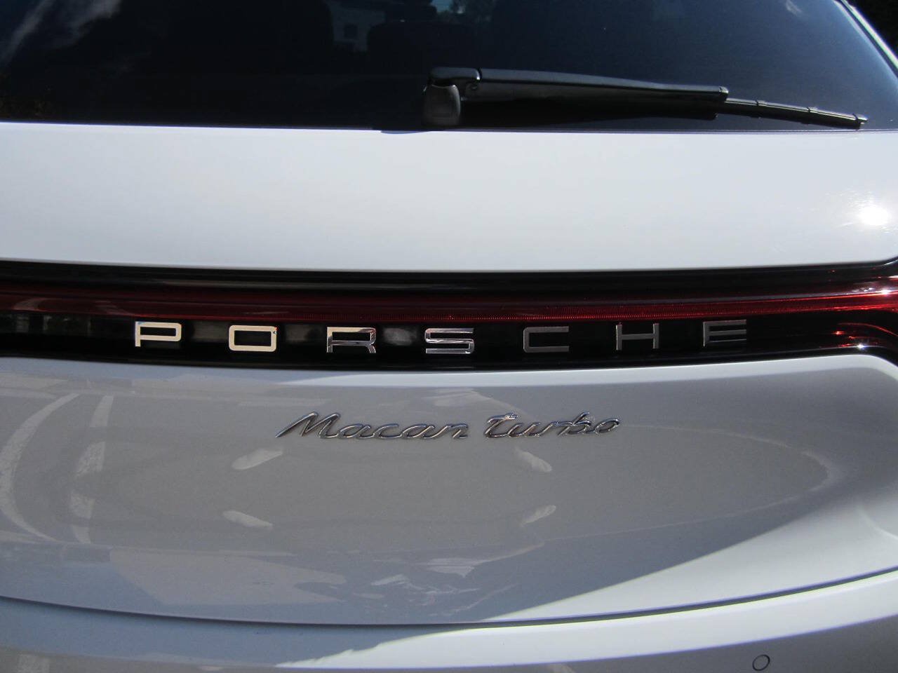 Used 2020 Porsche Macan Turbo AWD/4WD image 40