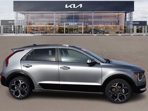 New 2025 Kia Niro EX Touring image 2