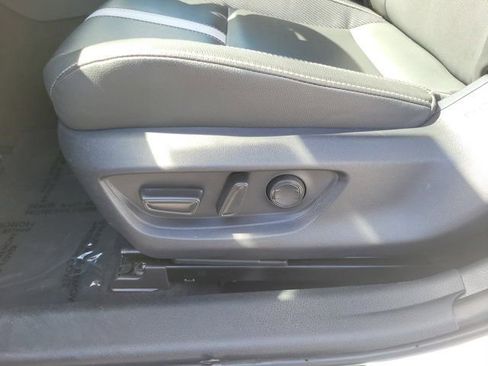 Used 2025 Toyota Camry SE FWD image 12