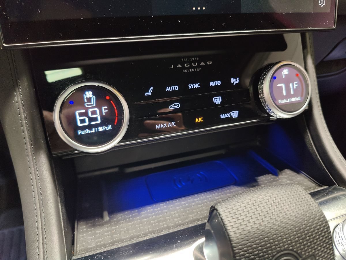 Used 2023 Jaguar F-PACE SVR AWD/4WD image 34
