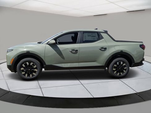 Certified 2025 Hyundai Santa Cruz SE FWD image 2