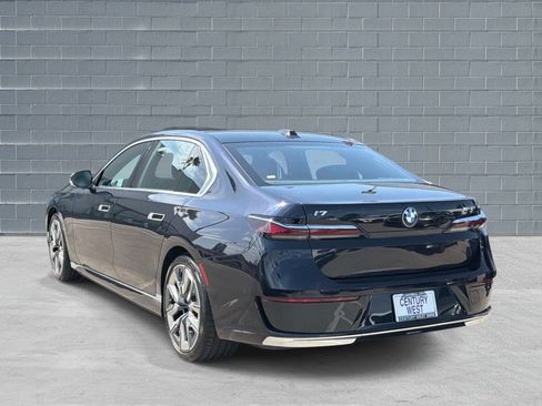 Used 2023 BMW i7 xDrive60 AWD/4WD image 3