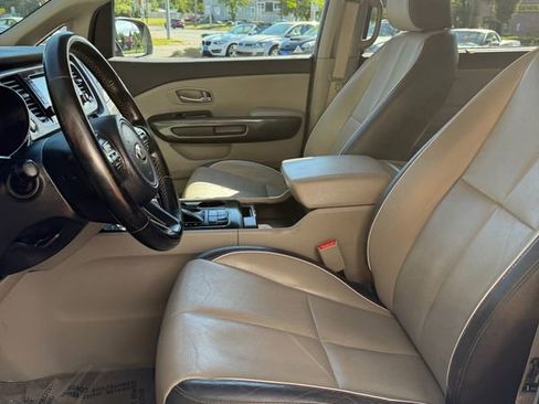 Used 2017 Kia Sedona LX w/ LX Essentials Premium Package image 10