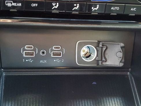 Used 2023 Jeep Grand Cherokee Altitude image 24