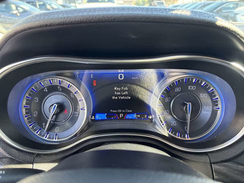 Used 2019 Chrysler 300 Touring image 17