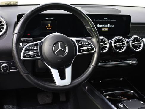 Used 2021 Mercedes-Benz GLB 250 4MATIC image 12