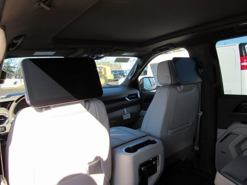 New 2026 GMC Yukon XL Denali w/ Denali Reserve Package image 33