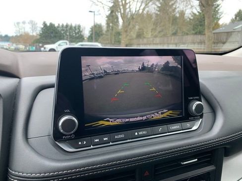 Used 2023 Nissan Rogue SV image 16