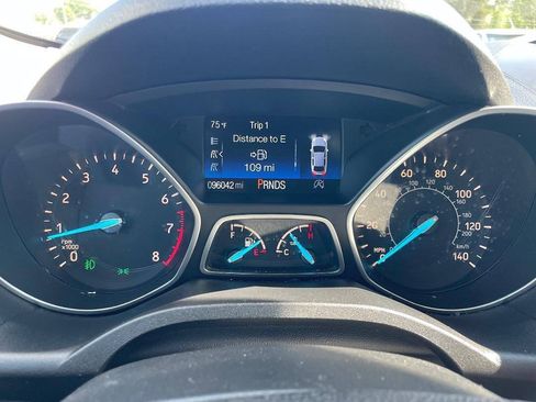 Used 2017 Ford Escape SE AWD/4WD image 16