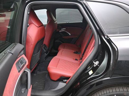 New 2025 Audi SQ5 Prestige image 11
