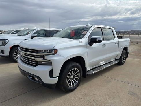 Used 2019 Chevrolet Silverado 1500 High Country w/ Technology Package AWD/4WD image 6